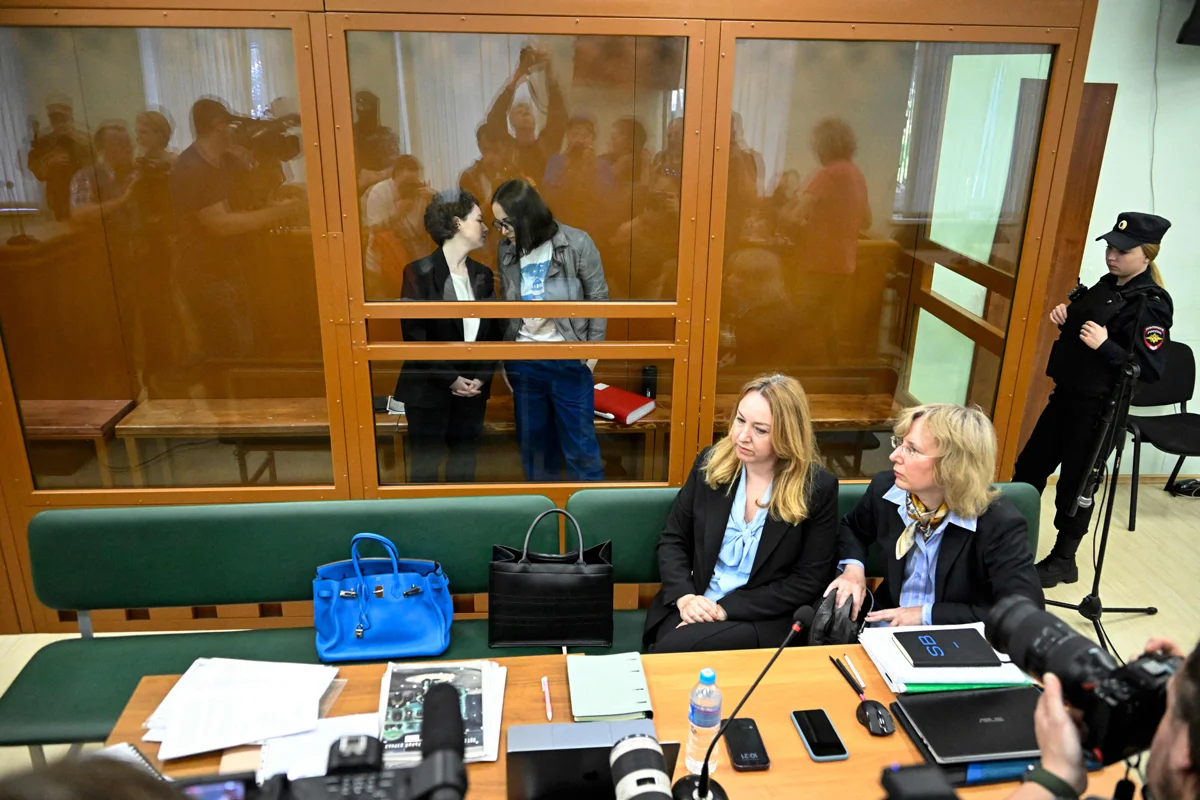 Евгения Беркович и Светлана Петрийчук на заседании суда, Москва, 20 мая 2024 года. Фото: Александр Неменов / AFP / Scanpix / LETA