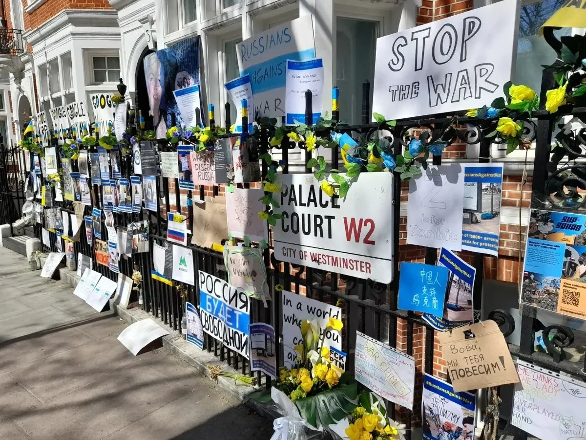 Anti-war posters near the Russian embassy in London. Photo sent by Novaya Europe subscribers