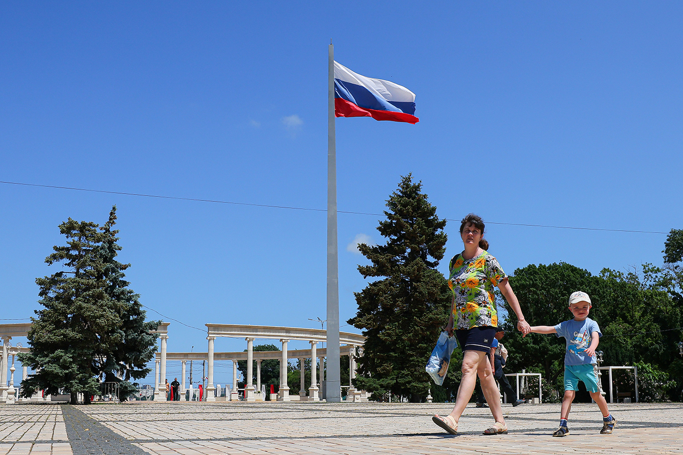 Отдыхающие в центре города Керчь, Крым, 12 июня 2026 года. Фото: Максим Чурусов / TASS / Scanpix / LETA