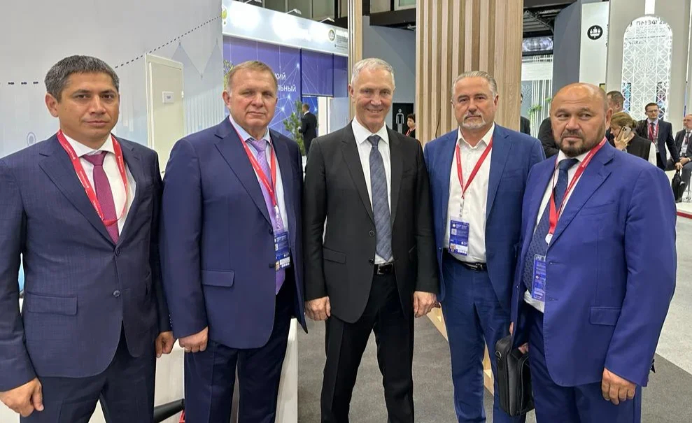 Vladislav Kosenko (second from left) at the St. Petersburg International Economic Forum in June. Photo: Association for Construction and Development of Road-Building Infrastructure