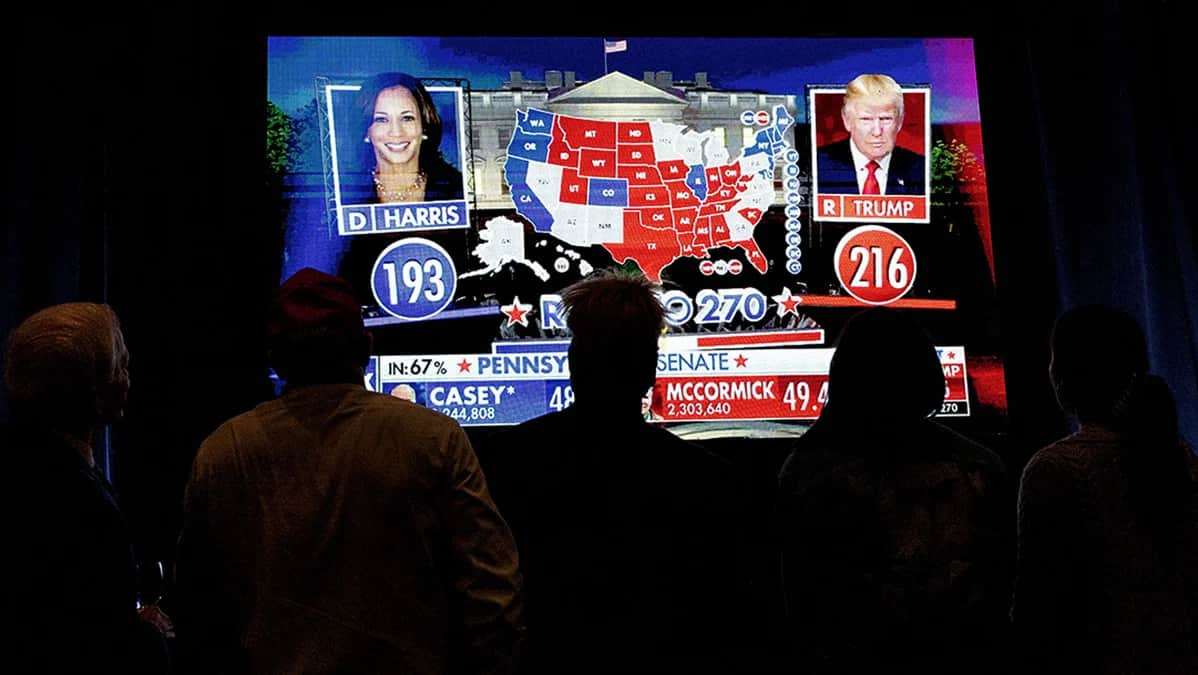 Сторонники Дональда Трампа наблюдают за результатами досрочных выборов на вечеринке «Ночной дозор президентских выборов 2024» в Атланте, штат Джорджия, США, 5 ноября 2024. Фото: Jessica McGowan / Getty Images / Scanpix / LETA
